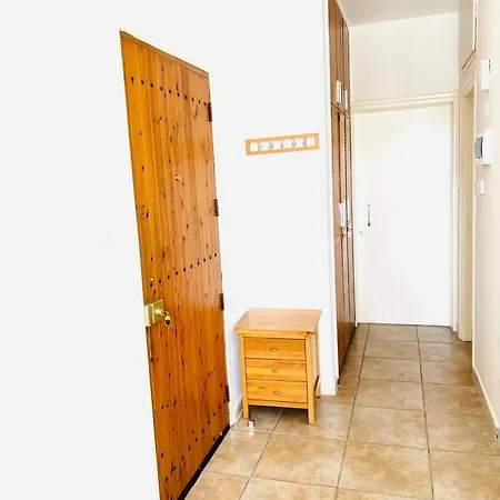 Cosy Sunny One Bedroom Apartment