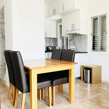 Cosy Sunny One Bedroom Apartment